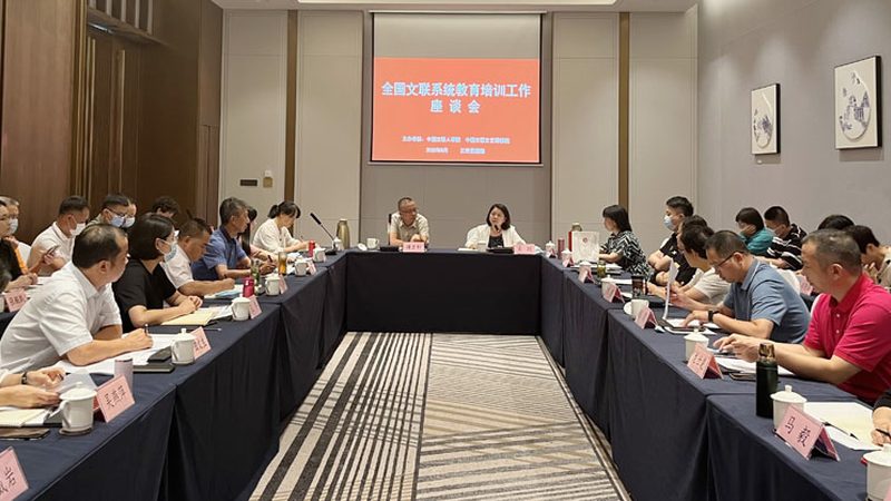 成人技能培训的收费标准通常由以下几个部分构成：